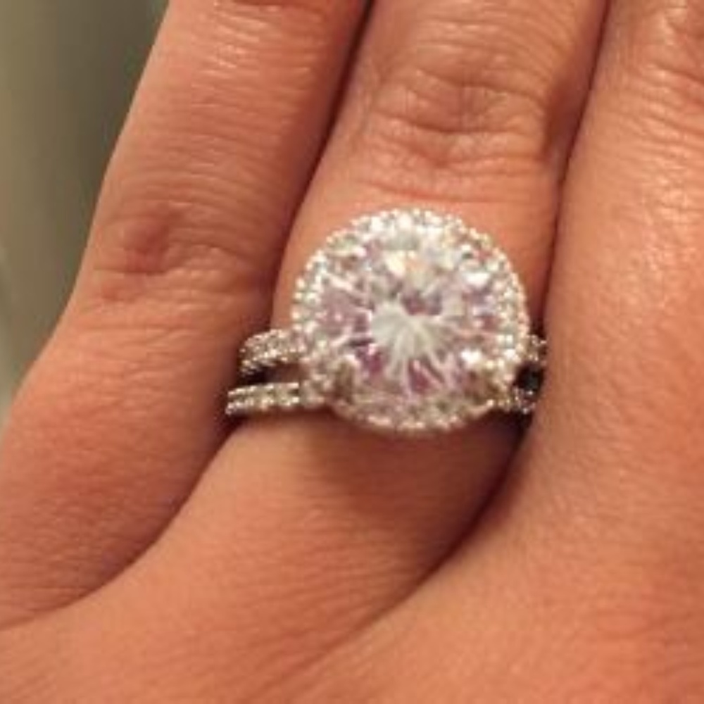 Stunning Cubic Zirconia Ring Size 8